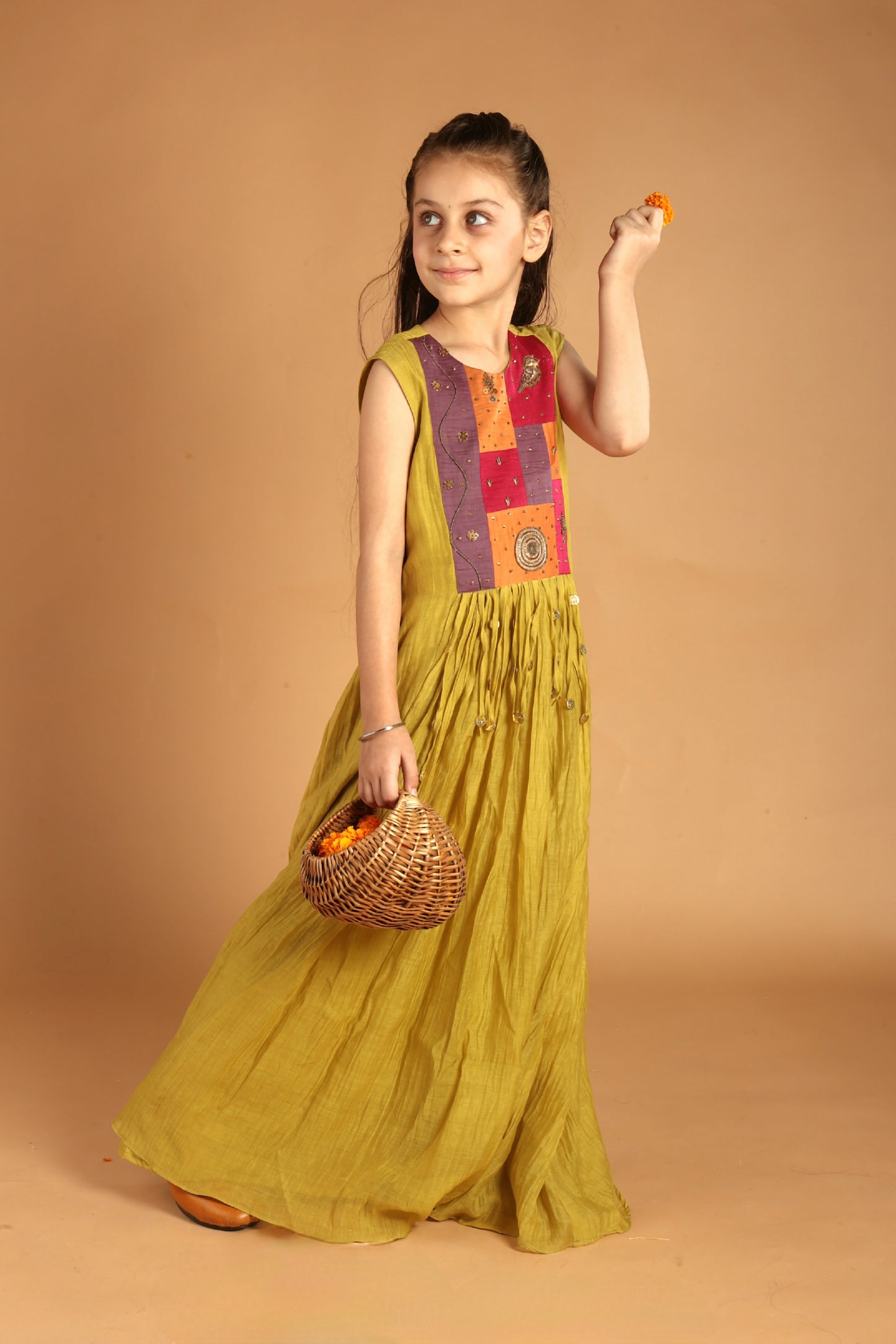 Genda Gulzar gown