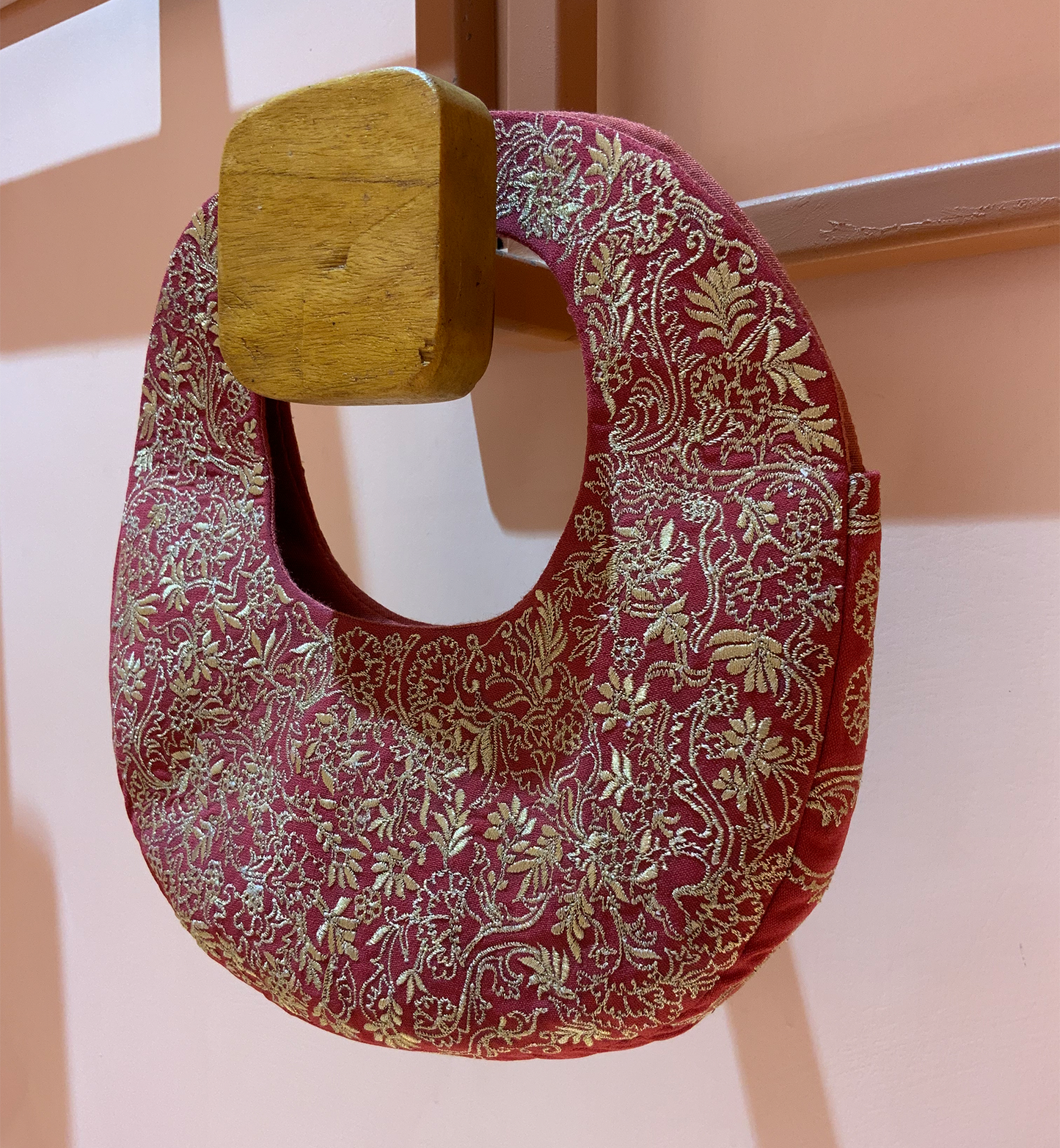 CRIMSON CIRCLE HANDBAG