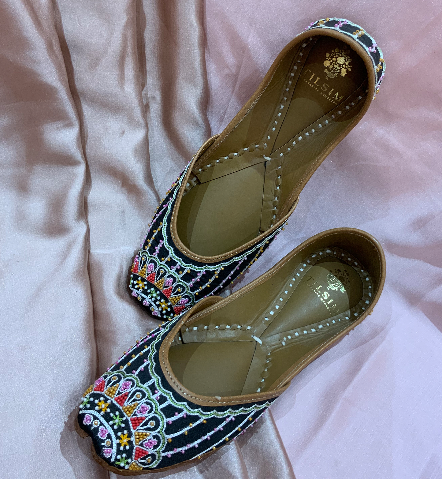BOTANICAL BLACK BEAUTY JUTTI