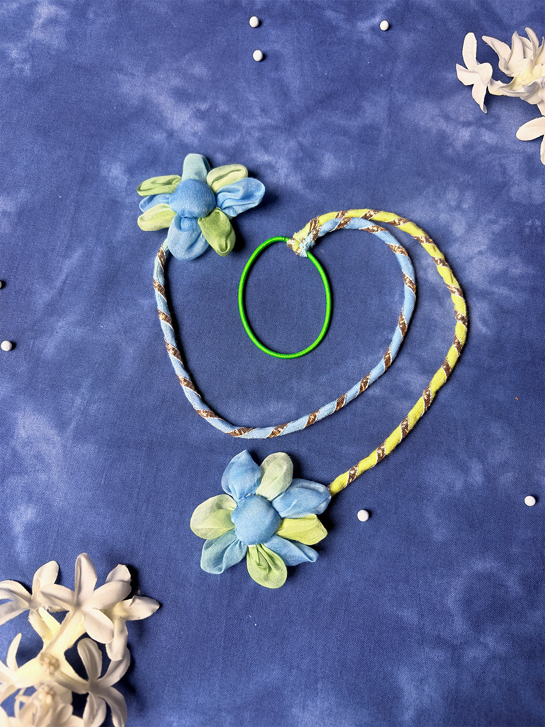 Neel Kamal Phool Hair Tie