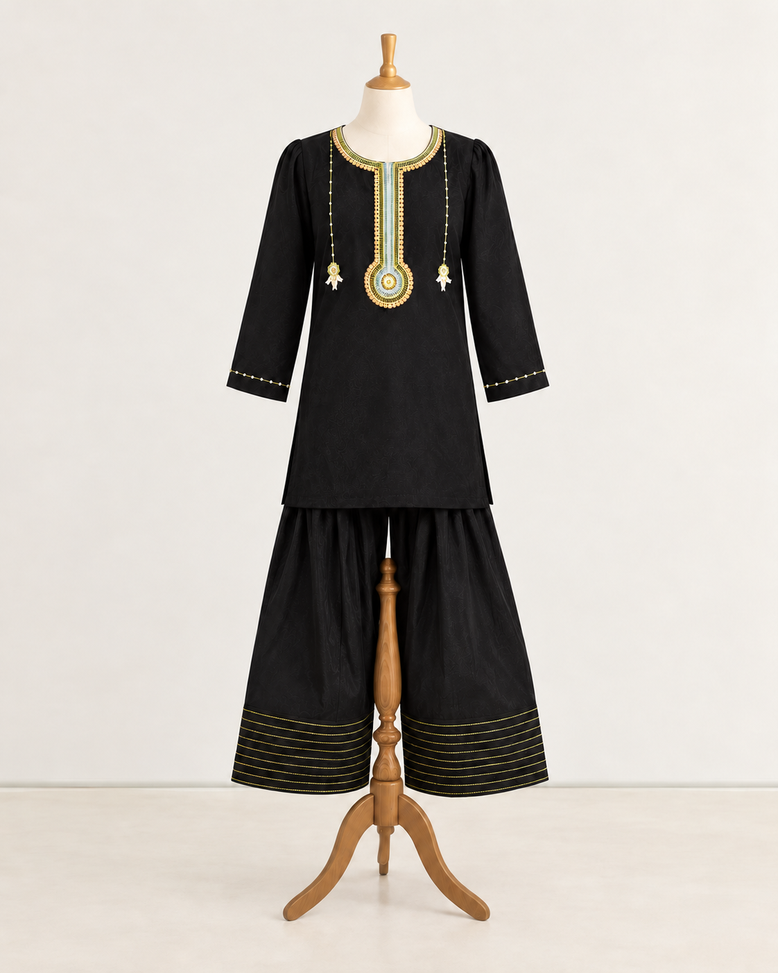 Raatrani Kurta Set
